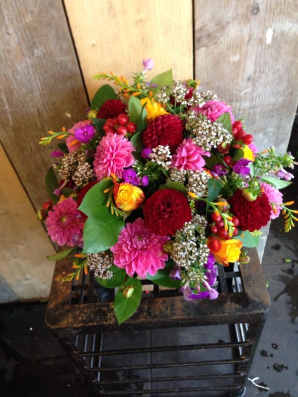 Kleurrijk boeket met dahlia's